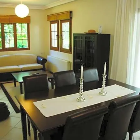 Вилла Sleeps 6 Pool Air Con Wifi *